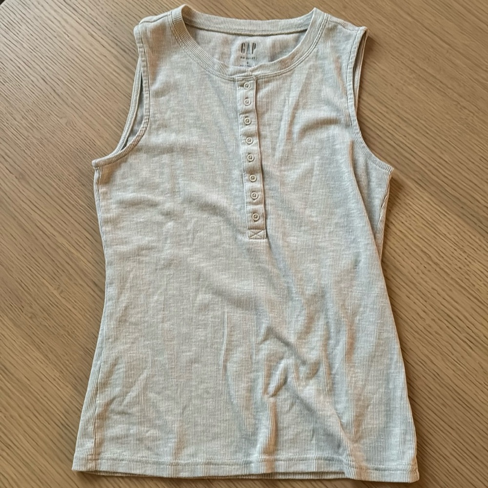 NWOT Gap Tank Top